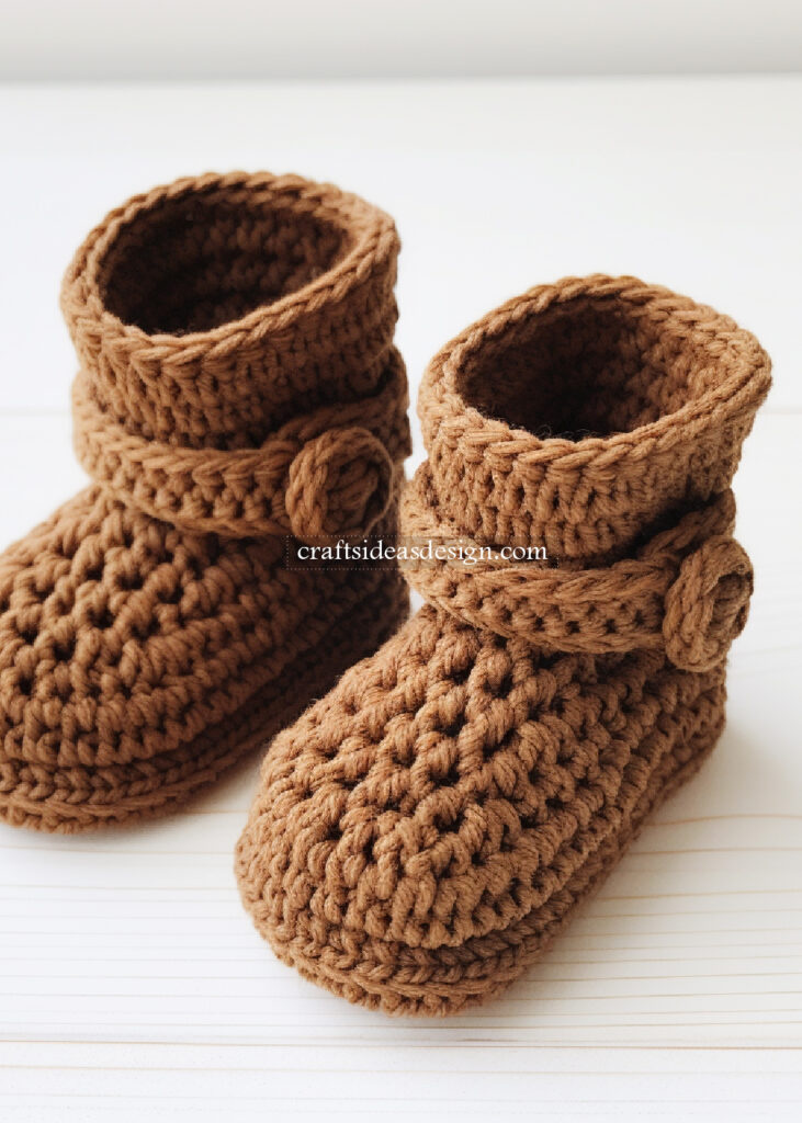 Bottillons Bébé Fille Crochetés Main - Marron Avec Bouton Bois, Occasion Très Bon État